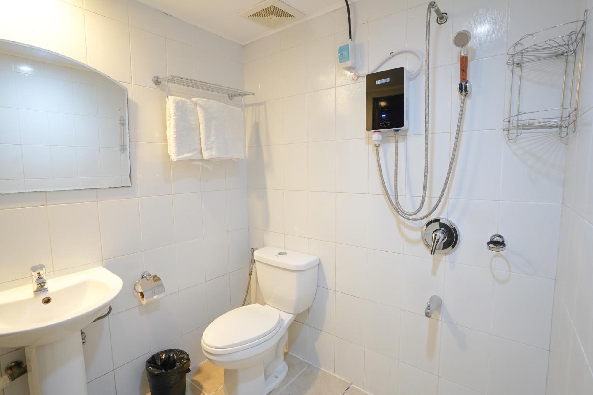 Arzo Hotel Manila Bagian luar foto